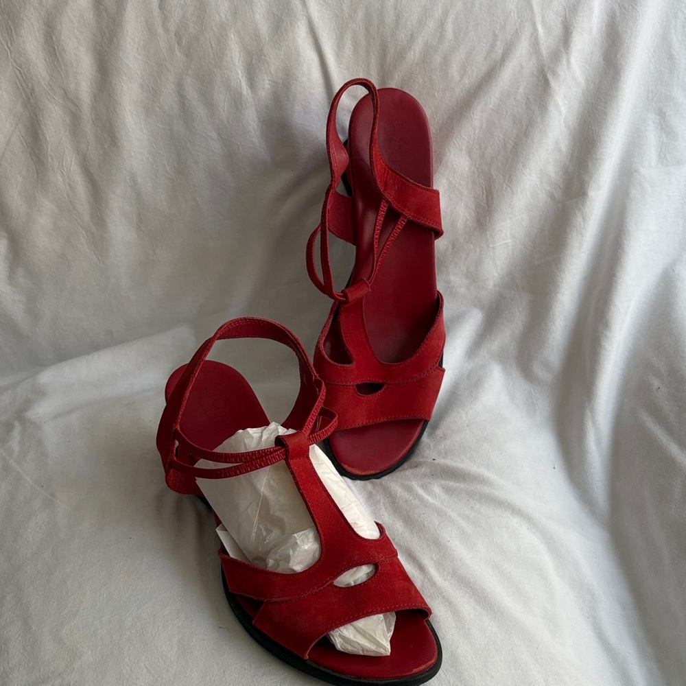 Arche red Women's Strappy Sandals